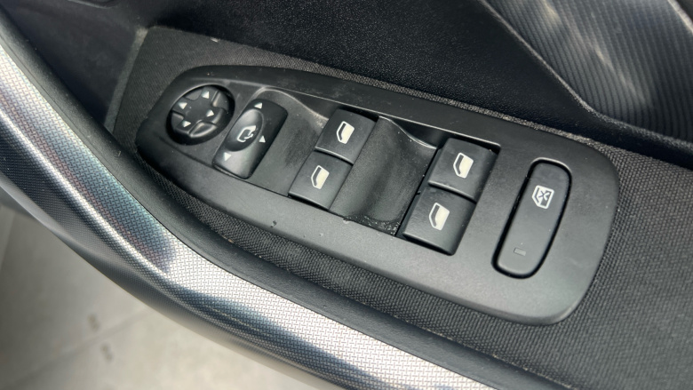 Peugeot 2008 1.2 PureTech 110 Allure 5dr Petrol Estate